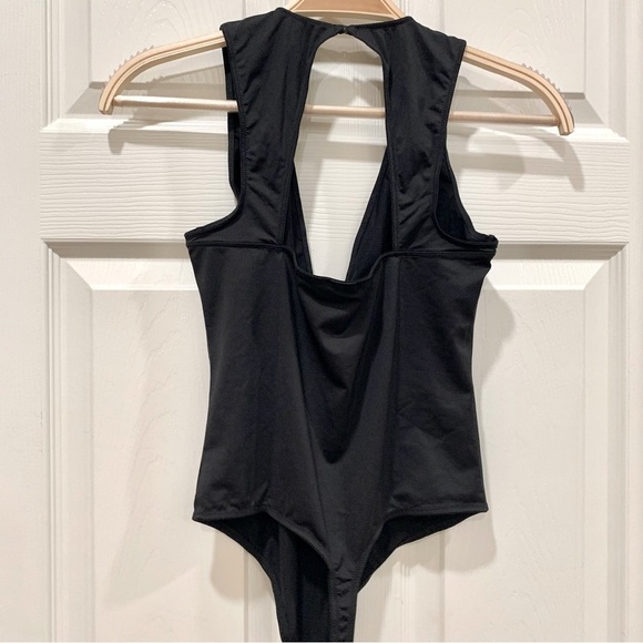 NWOT VS Black Smoothing Cut-Out Back V-Neck Plunge Thong Teddy Bodysuit - Picture 4 of 8
